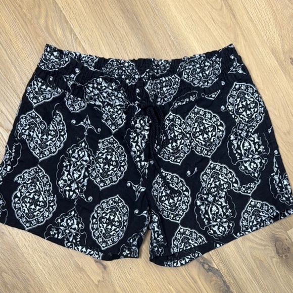 Firefly Pants - High Waist Black and White Patterned Shorts